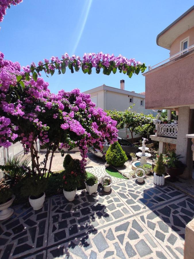 Apartmani Andrijana Улцинь Экстерьер фото