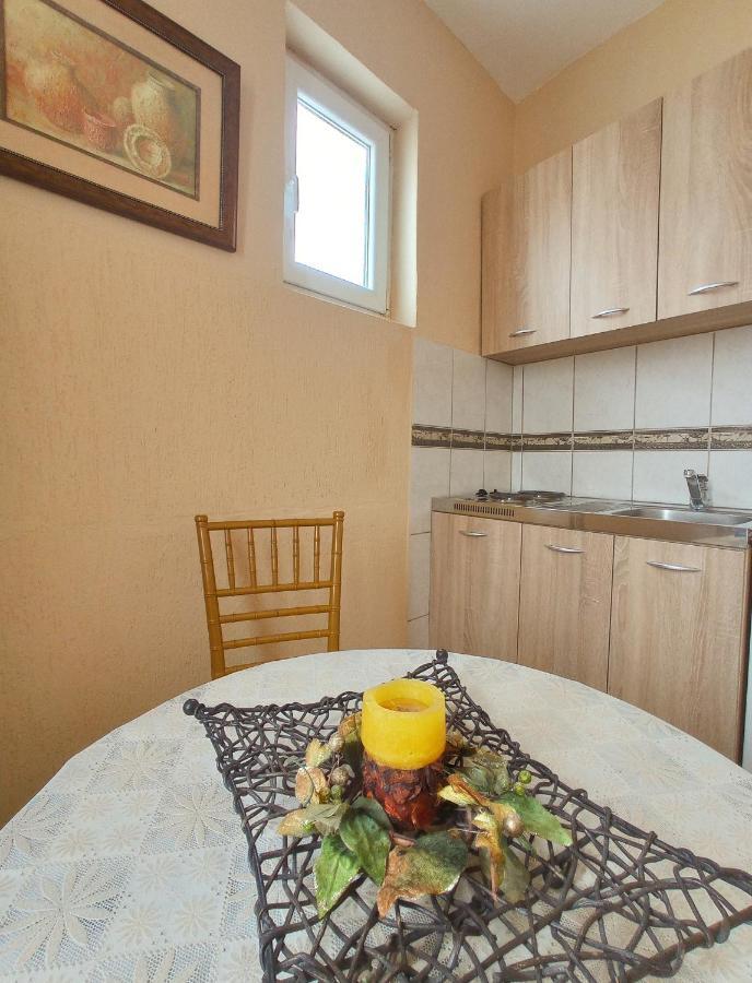 Apartmani Andrijana Улцинь Экстерьер фото